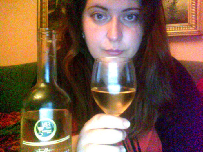 cheers to the freakin weekend!...vyzerám hrozne, cítim sa hrozné, ale cider a víno to napravia, tomu verím.