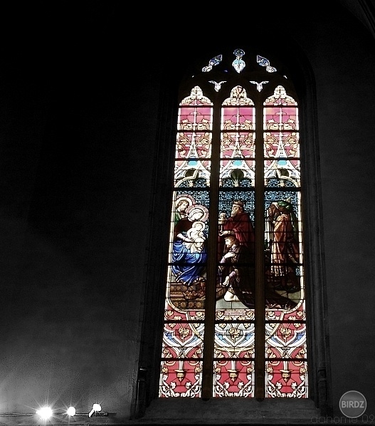 fenêtre dans la cathédrale de Notre-Dame à Luxembourg