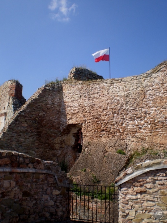 Poľská vlajka nad hradom