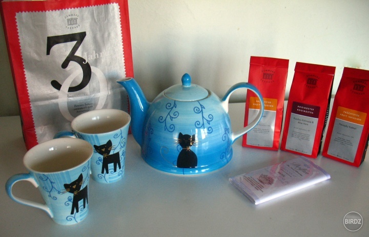Menší nákup v Demmers :-* Ten mačací čajník sa mi veeeelmi páči :) 