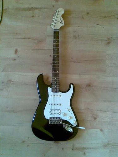 Here a new piece to my collection. Squierstrat by Fender (tak na toto som cakal:D)