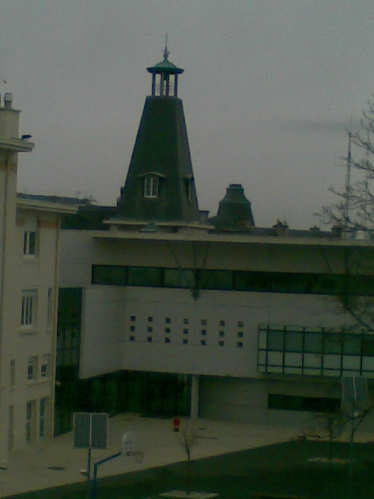 a zasa, nebojte sa, že dajaká náboženská :), to je len veža s hodinami :)