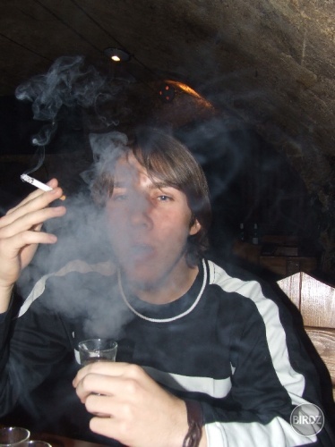 Za tuto fotku sa riadne hanbim...... 
Moja 18tka...
Moja prvá cigareta...
Moja posledná cigareta...