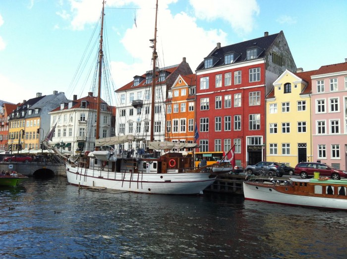 chceli sme si ist hladat robotu a namiesto toho sme len behali po Kodani a fotili :o) this is the place to be 