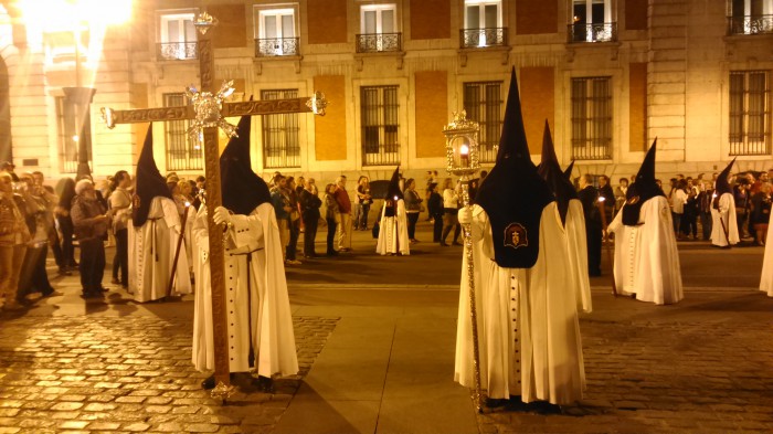 Akurát som našla túto foto v mobile. Bolo to fotené v Madride v období Veľkej noci, prišlo mi to hrozne creepy. 