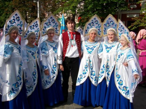 Prenádherné bieloruské kroje..a keby ste videli ako tancovali...:)