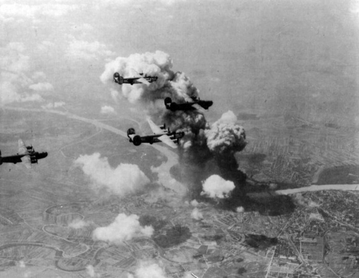 americkí imperialisti bombarduju Bratislavu