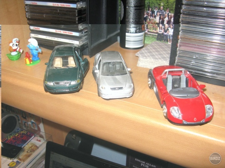 Pozostatky mojej zbierky autíčok. Kedysi som ich mal cez hádam 50. Potom sme ich darovali, nakoľko sme ich nemali kam dať, ale tieto 3 som si nechal. :)