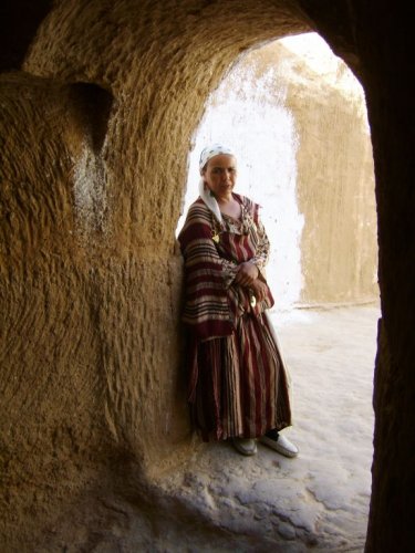 stara zena z kmena Nomadov- povodni obyvatelia tuniska - Djerba´07