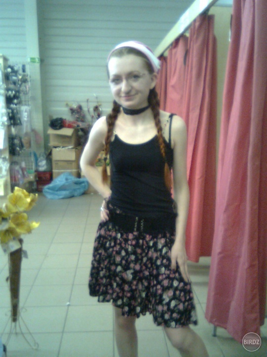 @mielikki v ružovokvietkovanej sukni :D (a ružovej čapici)