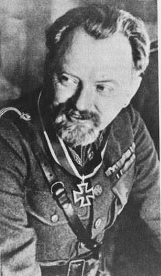 Augustín Malár,jeden z dvoch slovenských generálov vyznamenaných rytierskym krížom,neskôr Nemcami zatknutý a popravený za učasť na príprave SNP