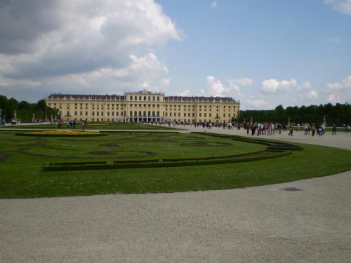 Schönbrunn.......tak tu prosim pekne zila svojho casu cisarovna sisi :D