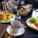 Naše naozaj Panské raňajky na Panskej ulici v BA v SHTOORi :D Veeela údeného lososa, dip, pečivko, presso, mozzarella... :-* 