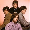 Kinks, stará perfektná rocková banda, ktorú mi ukázal môj prvý skutočný chlap, ktorého som vo svojom živote mala, a ktorá mi prirástla k srdcu... :)