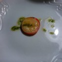 V reštike mi priniesli...raw plátok paradajky, na tom nevege syr a kvapky niečoho zeleného! :D :D  