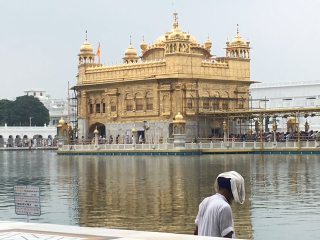 Golden temple, mekka jedného z najúžasnejšieho náboženstva sveta 
(Amritsar, India) 