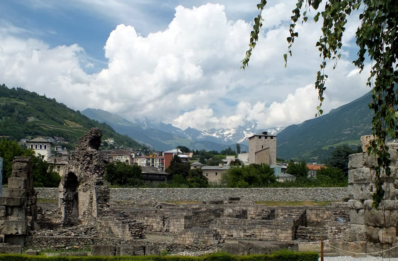Aosta má také pekné čaro - rímske pamiatky a 30°C a hneď vedľa Alpy a sneh