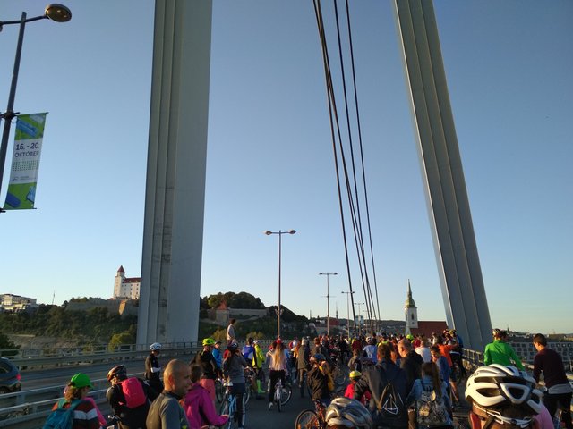 dnes sa v Bratislave bicyklovalo cez mosty <3 II.