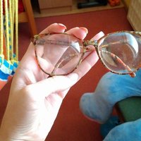 musím sa vám pochváliť, aké super okuliare som našla u babky..a vraj boli na vyhodenie, takže  už sú moje! ^_^