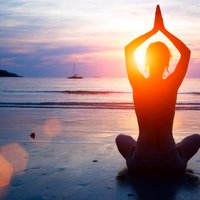 nemám dosť flexibilné telo na akrobatickú verziu yogi ale táto pokojná je fajn a ževraj pomáha pre krajšiu pokožku http://www.stylecraze.com/articles/8-yoga-poses-for-glowing-skin/?ref=hotpickssidebar
