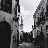 milujem staré úzke uličky *Limassol*