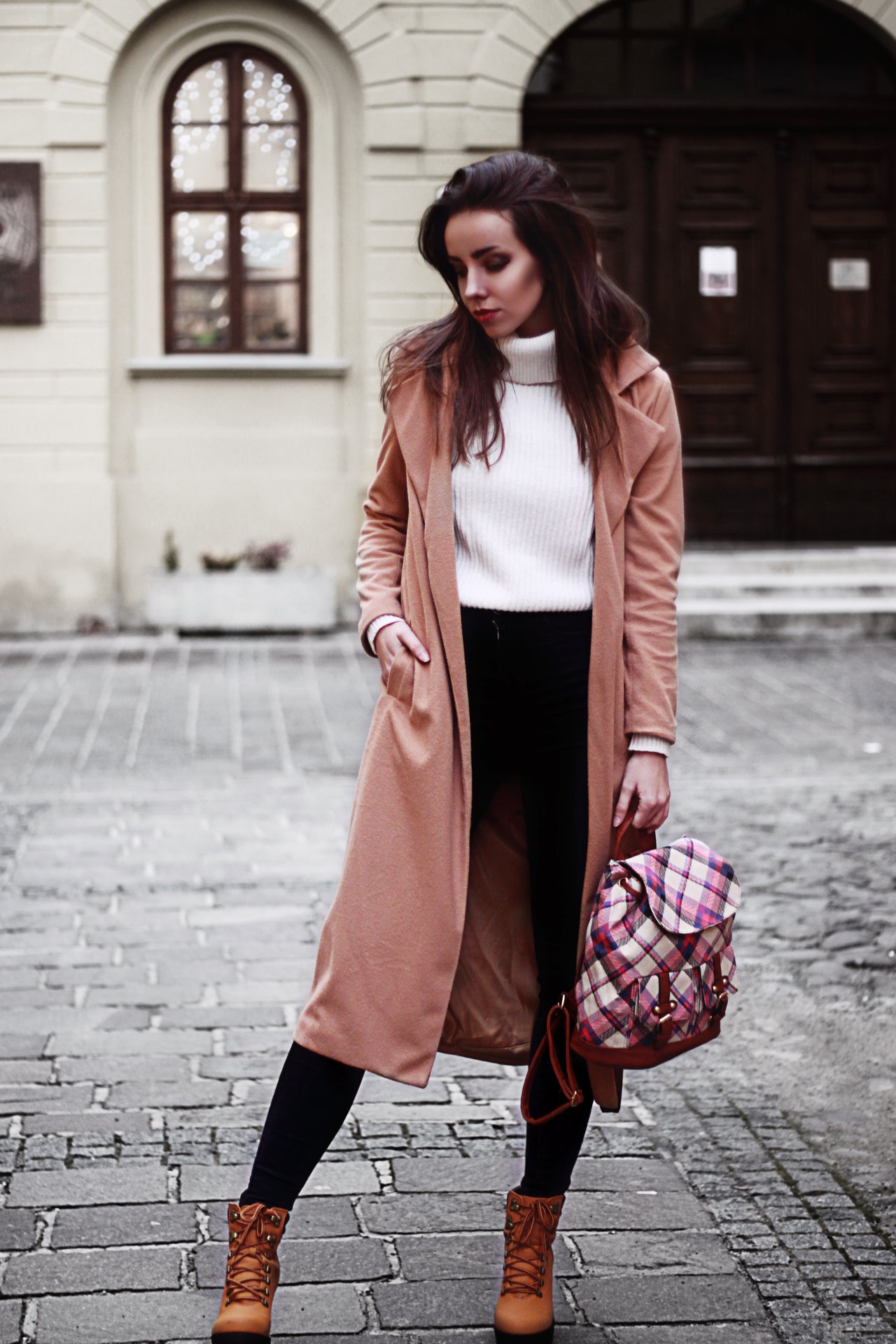 http://www.laurinstyle.com/2016/12/camel-coat.html