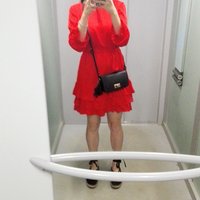 Čo si Birdz o výrazných červených šatách len tak do mesta ? :D