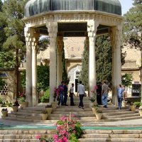 Obľubenými pamiatkami ľudí z Iránu sú hrobky perzských básnikov