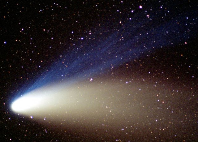 kométa C/1995O1 Hale-Bopp;  ©P. Vereš