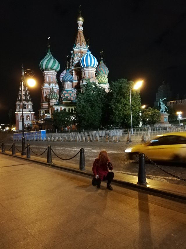 Neviem kde sa robí drsnejšie slavic squat ako v Moskve pred Kremľom o jednej ráno. Ale musím ešte trénovať! 