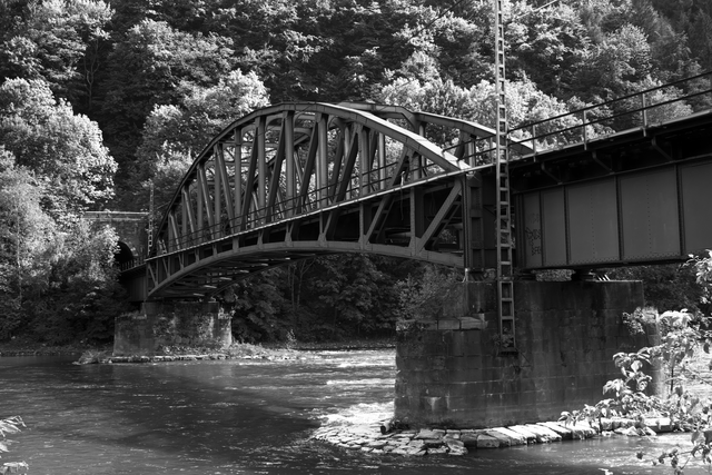Hinto je ten most, čo vedie do toho dlhého tunela, keď idete do Žiliny! Vždy ma to fascinovalo, keď som šiel vlakom :D