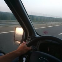 vychod slnka pred rumunsko-madarskou hranicou, posadka auta spi, ja skoro tiez, tak som si fotil za jazdy :D