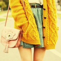 takejto farby som si kúpila svetrík a mega sa mi páči :) 