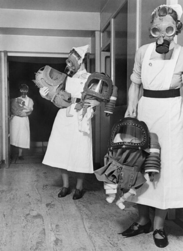 Plynové masky pre malé deti, Anglicko, 1940