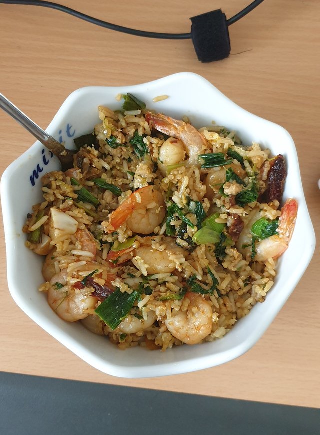 Nemam kam inam jebat fotky jedla. Shrimp fried rice by Stafylo.