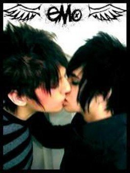 emo boys kissing....mnam