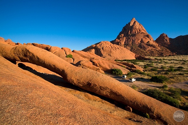 SPITZKOPPE - filmár a fotograf Miro Pokorný Vás pozýva na Foto Safari do najfotogenickejšej krajiny sveta - viac info na: http://www.offroadtours.sk/fotosafari.html (Foto: Julo Nagy Namíbia/2008)