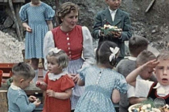 Eva Braun a deti Martina Bormanna v Berchtesgadene