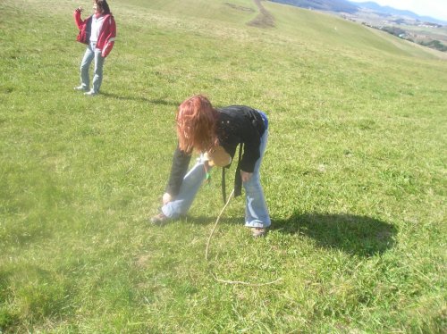 .... vtedy sa však monštrá ešte viac naštvali a vyhrážli sa SKAzuzke, že ju zjedia ....