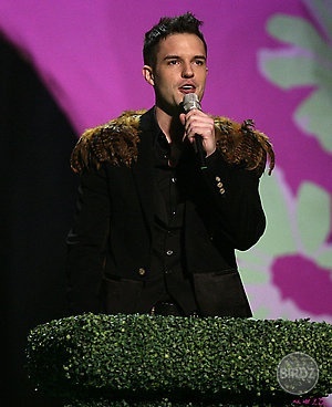 brandon flowers :D..xoxo spevak mojej oblubenej skupiny the killers