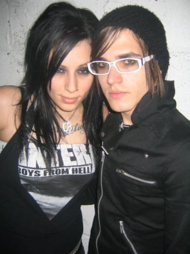 mikey way a jeho snubenica...