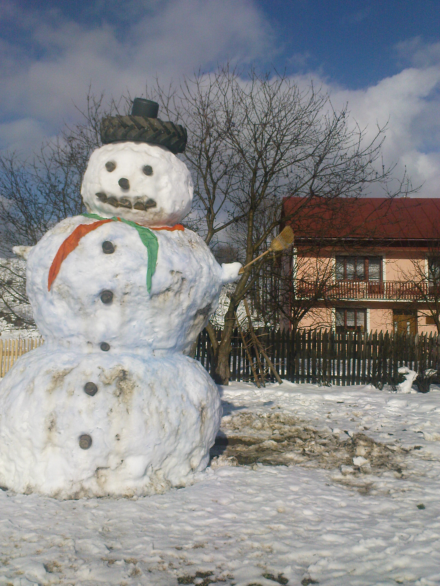 Ale tak malý snehuliačik... Mal len tri metre...