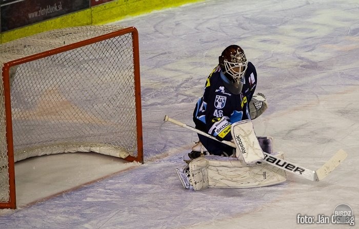 Nitriasnky goalman Jurgen Penker ukryl puk pod svojím betónom...