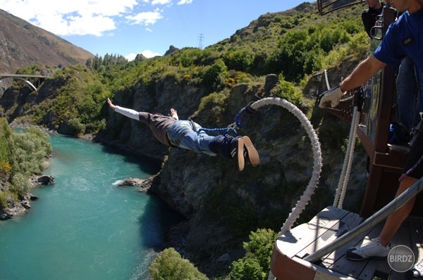 bungee jumping :D vždy som na to chcela ísť :3