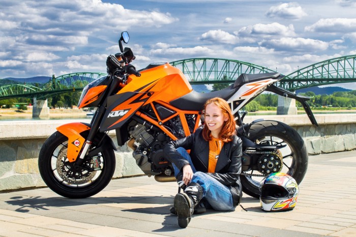 a tato krasavica je tusim highlightom celeho roku... jediny naked ktore si ziskalo moje srdce. KTM 1290 Superduke R. Thank God for the orange days at KTM :D