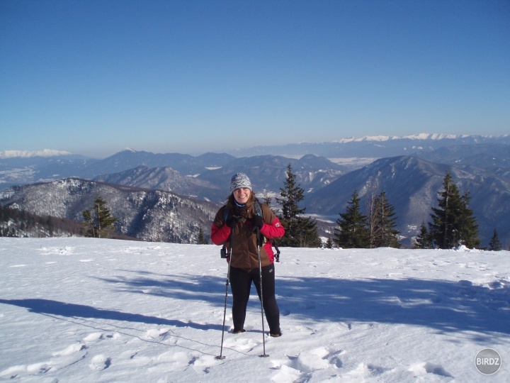 Chata pod Chlebom, vzadu Západné a Nízke Tatry