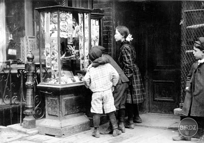 1910-Window shopping