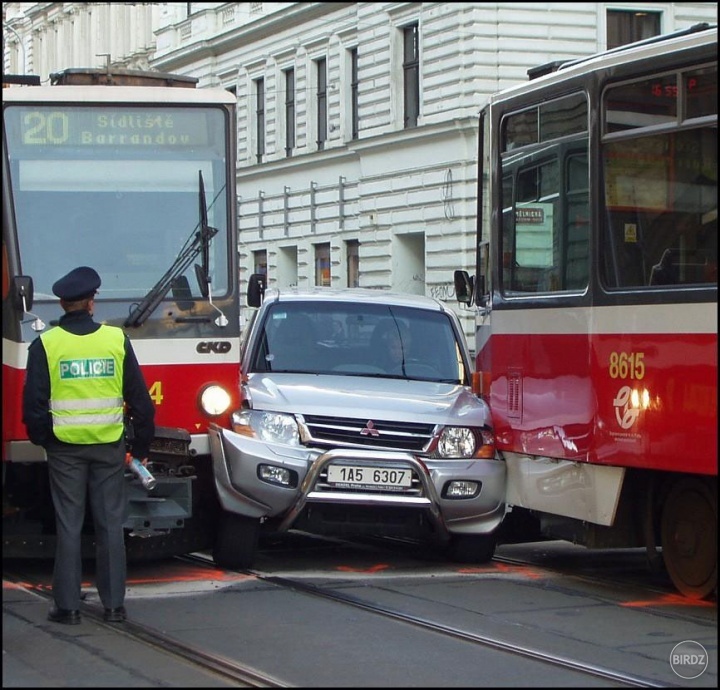 fakt stastie zrazit sa z dvoma elektrickami 