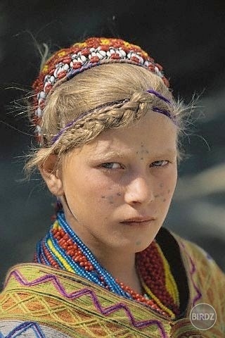 Dievča z kmeňa Kalašov z Pakistanu