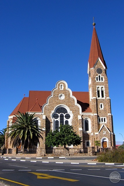 WINDHOEK - filmár a fotograf Miro Pokorný Vás pozýva na Foto Safari do najfotogenickejšej krajiny sveta - viac info na: http://www.offroadtours.sk/fotosafari.html (Foto: Miloš Bubán Namíbia/2004)